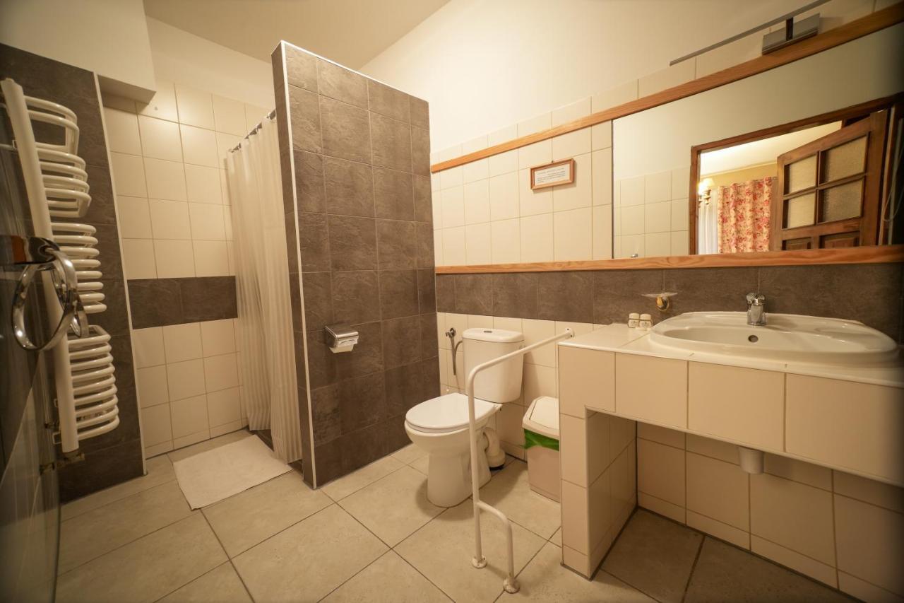 Bed and Breakfast Gosciniec Debowa Gazdowka Ustrzyki Dolne Esterno foto