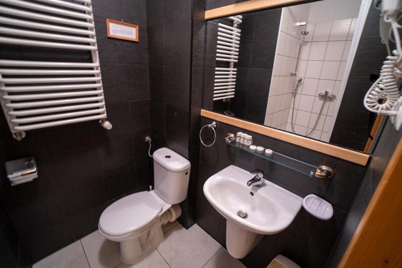 Bed and Breakfast Gosciniec Debowa Gazdowka Ustrzyki Dolne Esterno foto