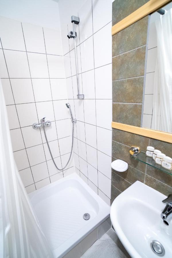 Bed and Breakfast Gosciniec Debowa Gazdowka Ustrzyki Dolne Esterno foto