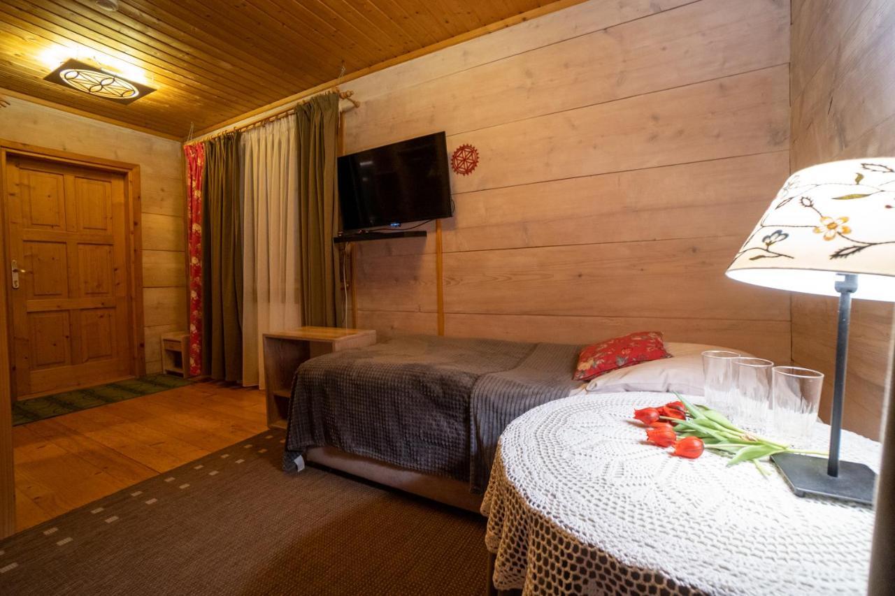 Bed and Breakfast Gosciniec Debowa Gazdowka Ustrzyki Dolne Esterno foto