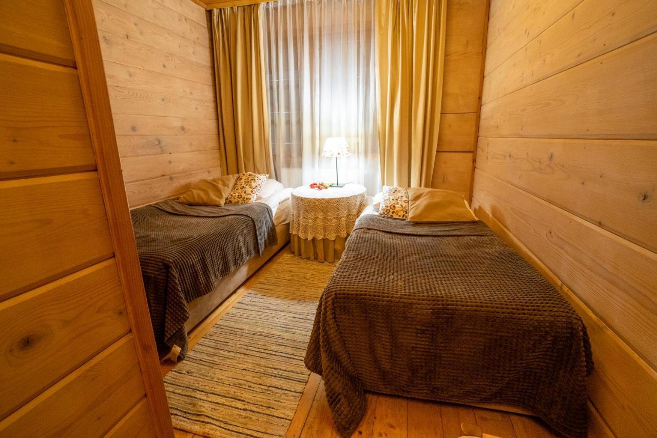 Bed and Breakfast Gosciniec Debowa Gazdowka Ustrzyki Dolne Esterno foto