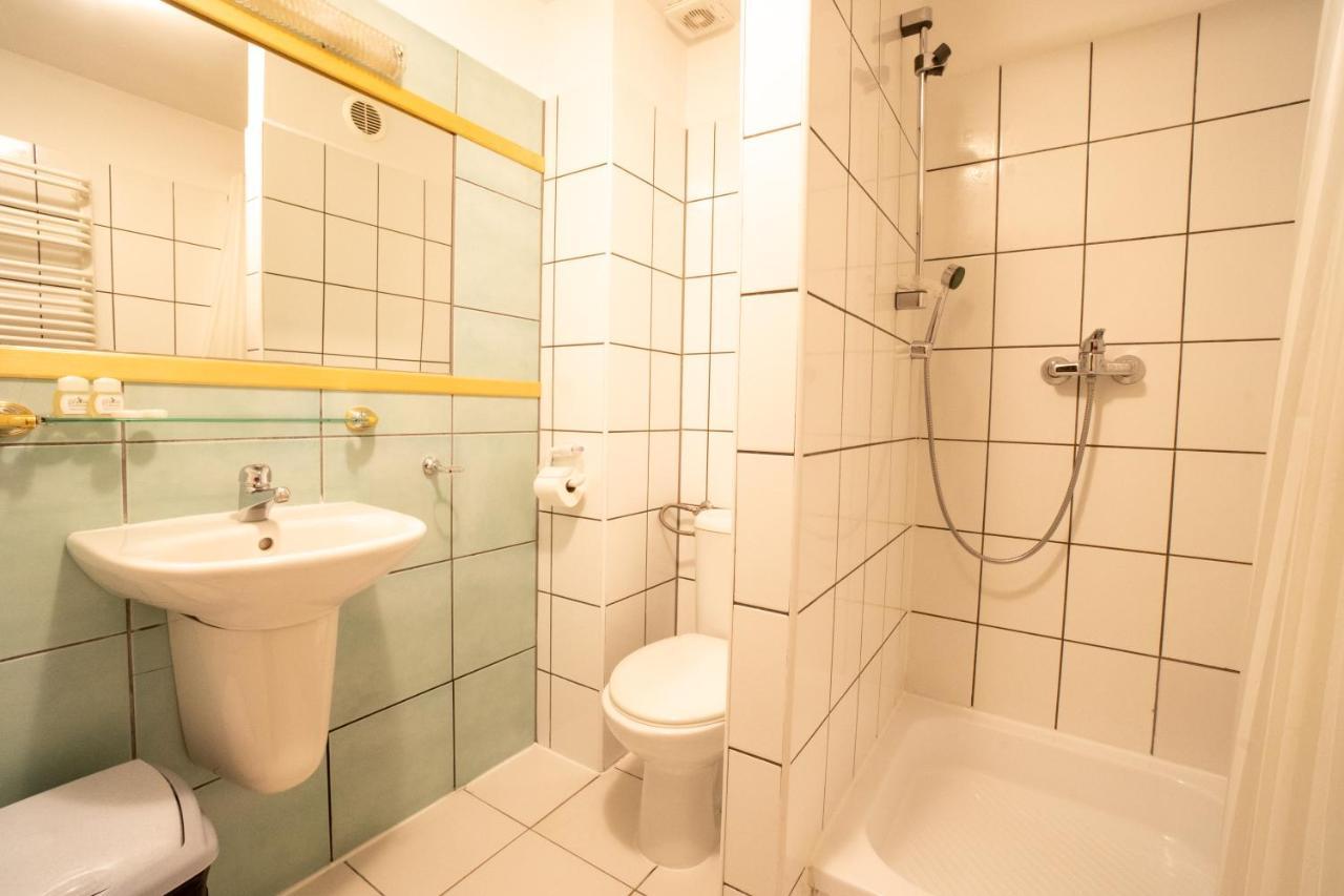 Bed and Breakfast Gosciniec Debowa Gazdowka Ustrzyki Dolne Esterno foto