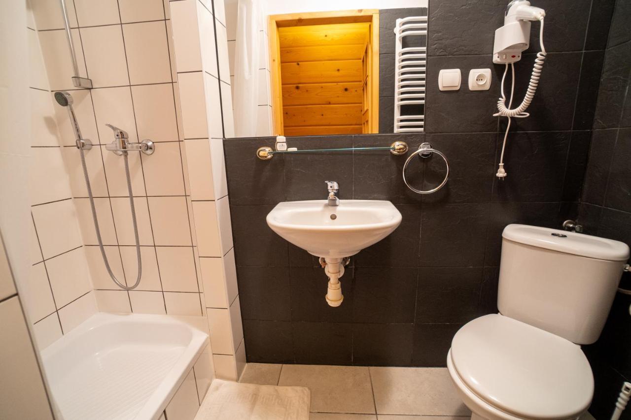 Bed and Breakfast Gosciniec Debowa Gazdowka Ustrzyki Dolne Esterno foto