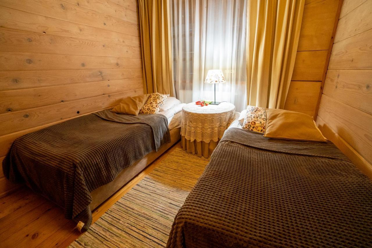 Bed and Breakfast Gosciniec Debowa Gazdowka Ustrzyki Dolne Esterno foto