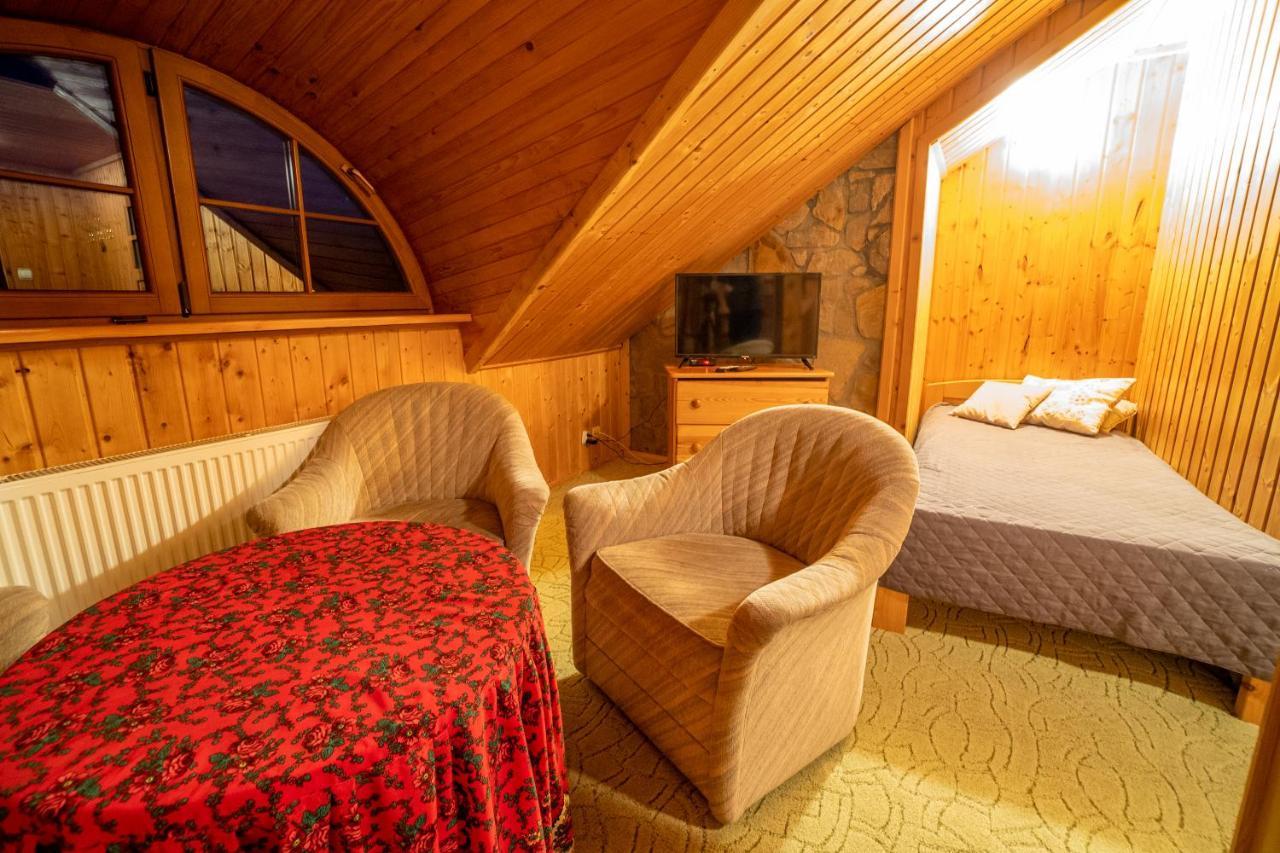 Bed and Breakfast Gosciniec Debowa Gazdowka Ustrzyki Dolne Esterno foto