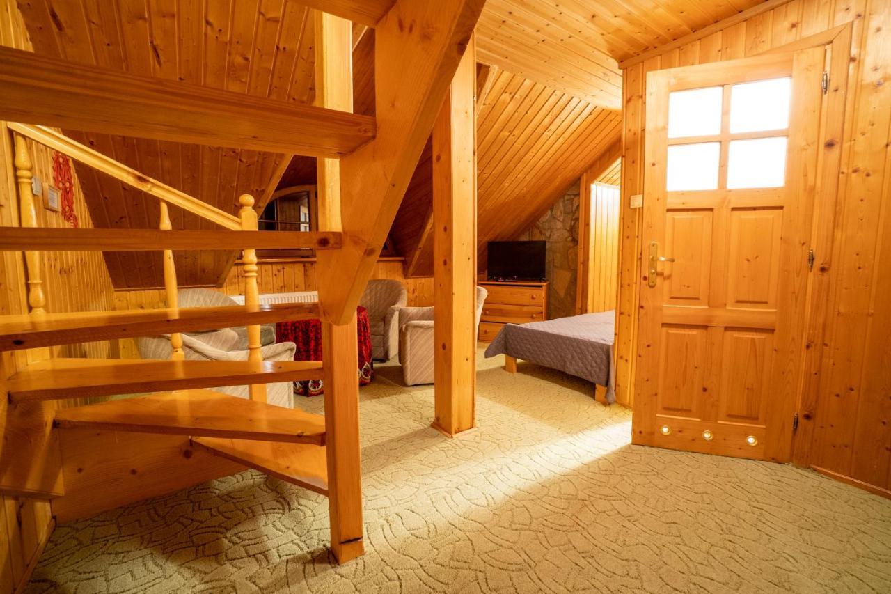 Bed and Breakfast Gosciniec Debowa Gazdowka Ustrzyki Dolne Esterno foto