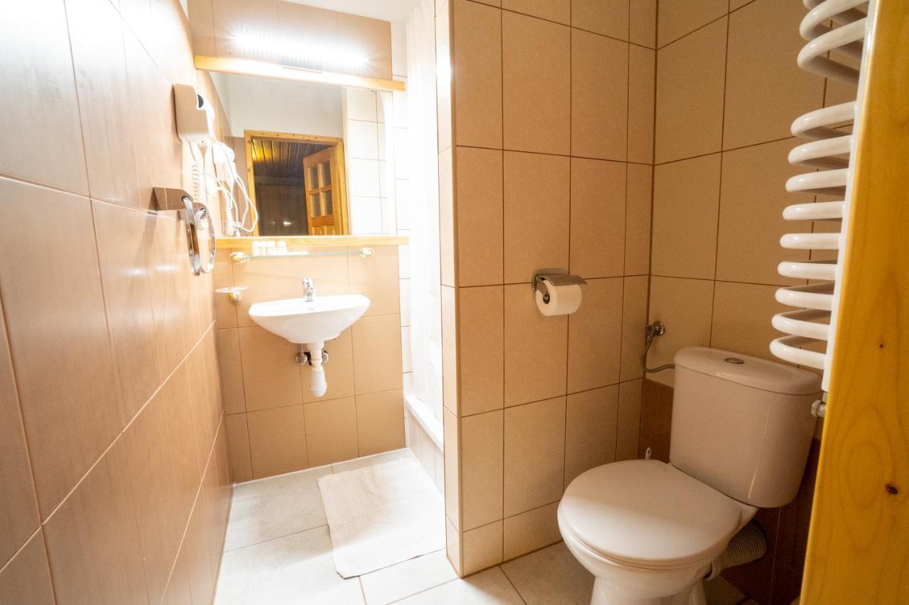 Bed and Breakfast Gosciniec Debowa Gazdowka Ustrzyki Dolne Esterno foto