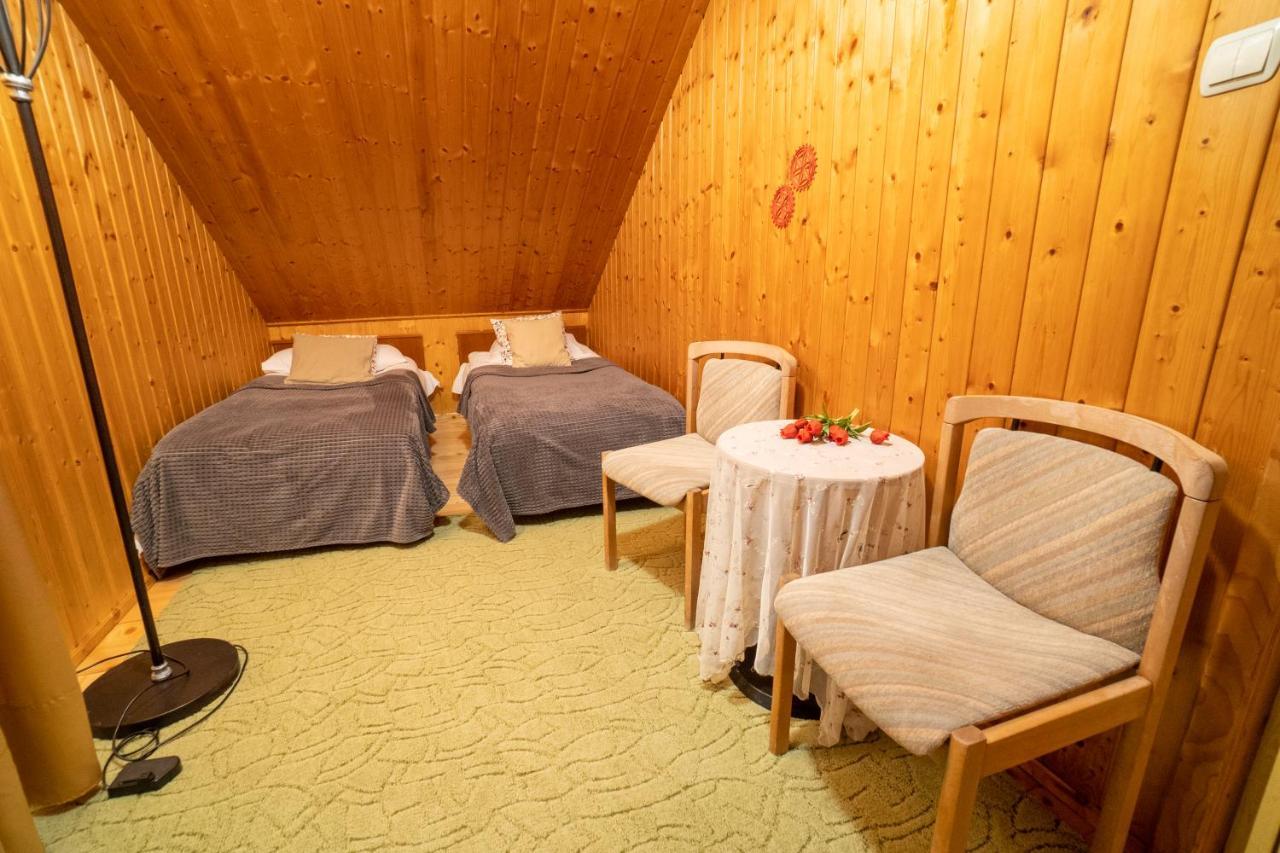 Bed and Breakfast Gosciniec Debowa Gazdowka Ustrzyki Dolne Esterno foto
