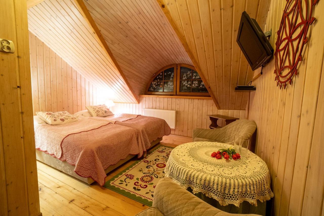 Bed and Breakfast Gosciniec Debowa Gazdowka Ustrzyki Dolne Esterno foto